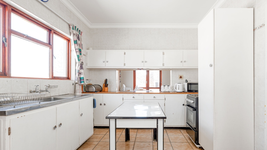 6 Bedroom Property for Sale in Struisbaai Western Cape